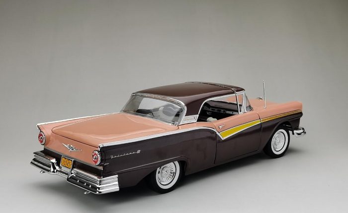 1957 Ford Fairlane 500 Skyliner -Silver Mocha/Coral Sand – sunstarmodelcars