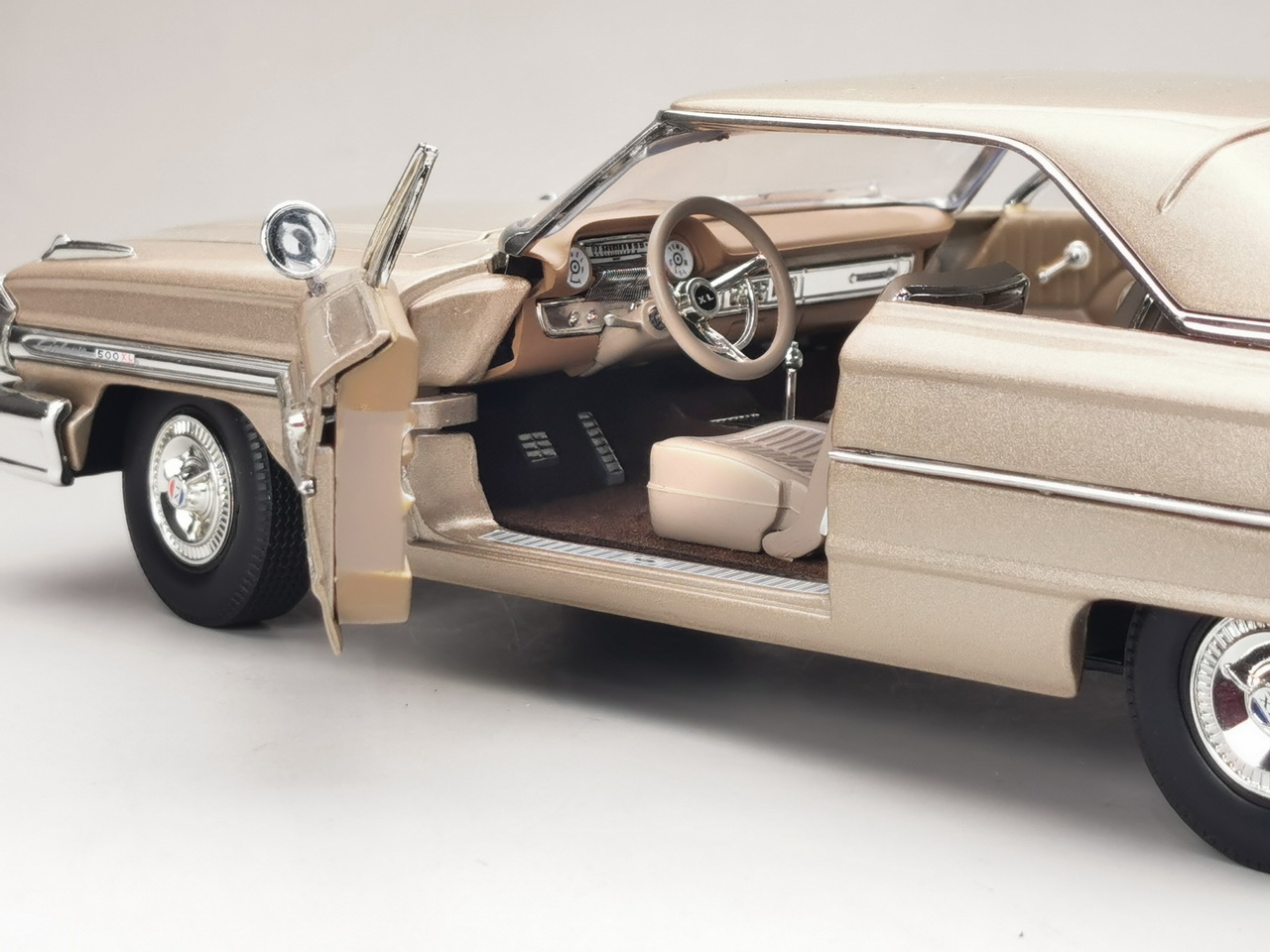 1964 Ford Galaxie 500/XL Hardtop – Chantilly Beige – sunstarmodelcars