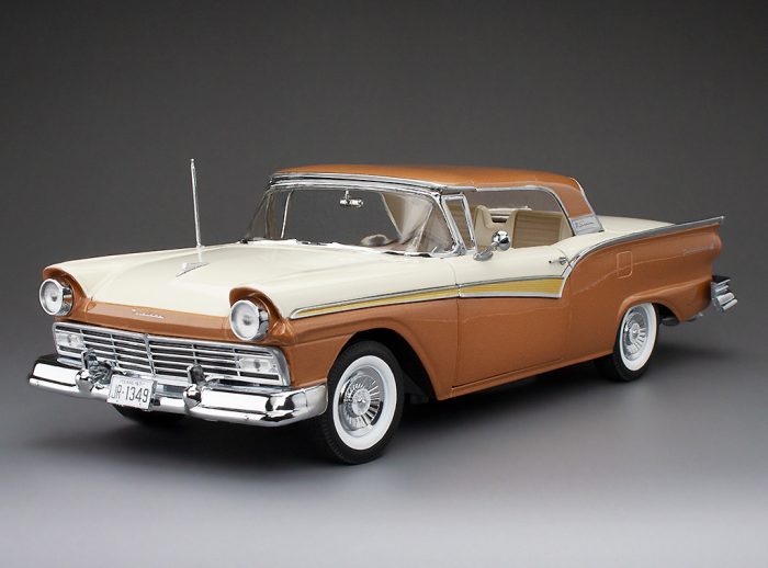 1957 Ford Fairlane 500 Skyliner – Bronze / Colonial White